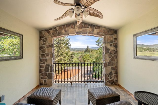 597 Pierce Road, Medford, OR 97504