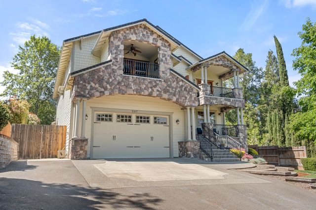 597 Pierce Road, Medford, OR 97504