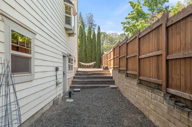 597 Pierce Road, Medford, OR 97504