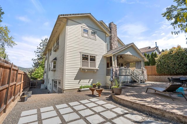 597 Pierce Road, Medford, OR 97504