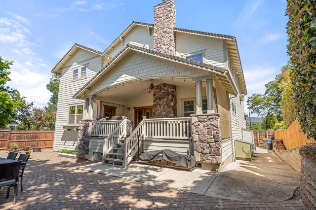 597 Pierce Road, Medford, OR 97504