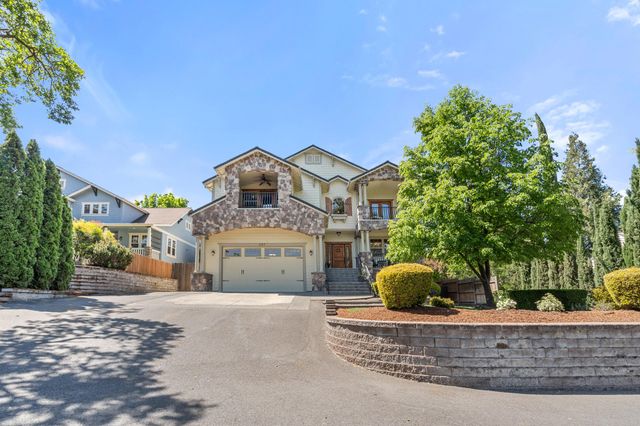 597 Pierce Road, Medford, OR 97504