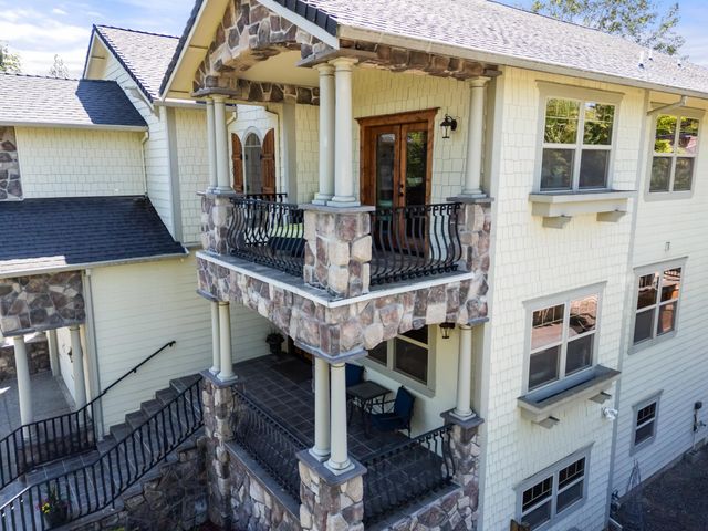 597 Pierce Road, Medford, OR 97504