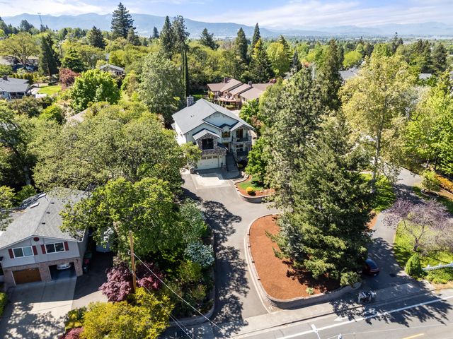 597 Pierce Road, Medford, OR 97504