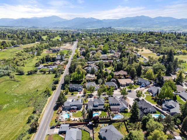 597 Pierce Road, Medford, OR 97504