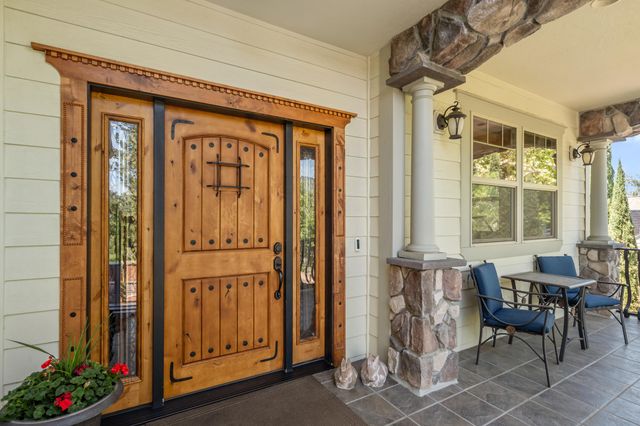 597 Pierce Road, Medford, OR 97504