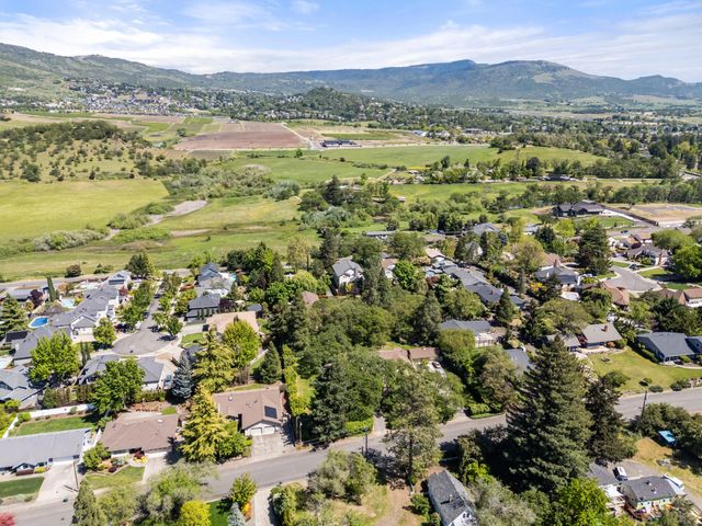 597 Pierce Road, Medford, OR 97504