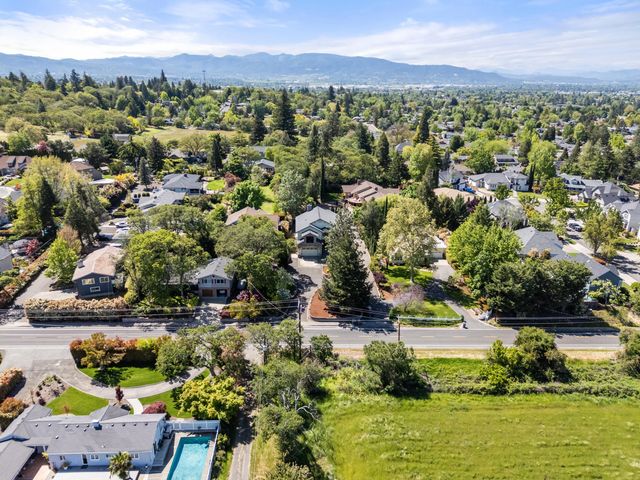 597 Pierce Road, Medford, OR 97504