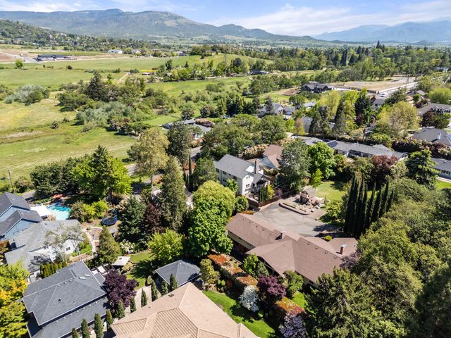 597 Pierce Road, Medford, OR 97504