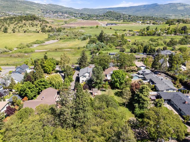 597 Pierce Road, Medford, OR 97504