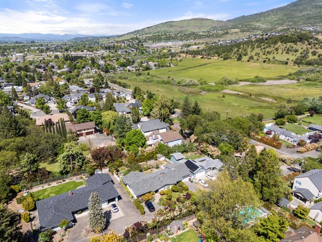 597 Pierce Road, Medford, OR 97504