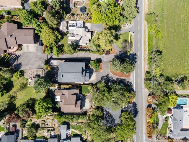 597 Pierce Road, Medford, OR 97504