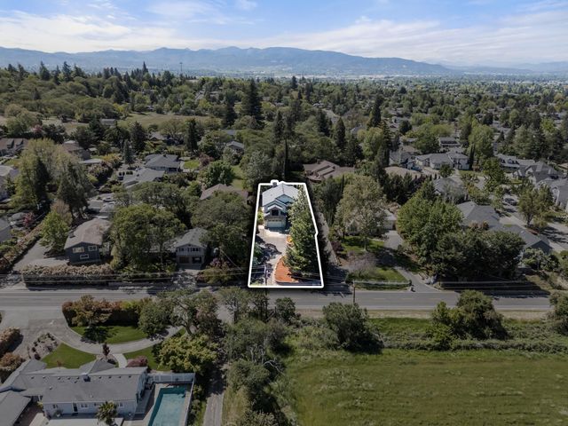 597 Pierce Road, Medford, OR 97504
