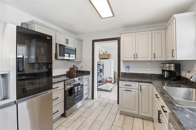 3740 S Eastpark Way, Homosassa, FL 34448