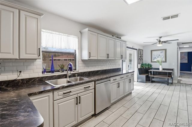 3740 S Eastpark Way, Homosassa, FL 34448