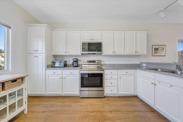 1137 Mariners Way Apt 37, Huddleston, VA 24104