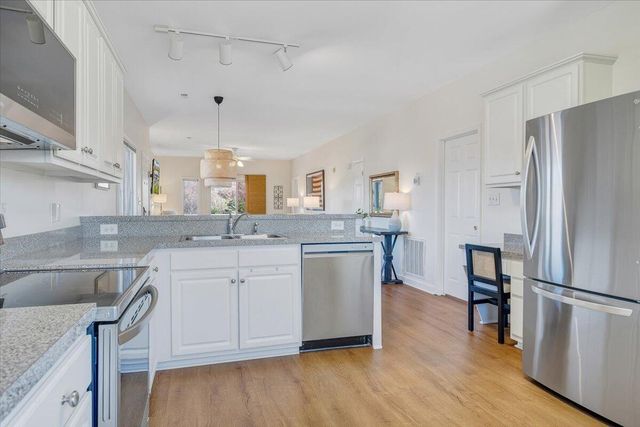 1137 Mariners Way Apt 37, Huddleston, VA 24104