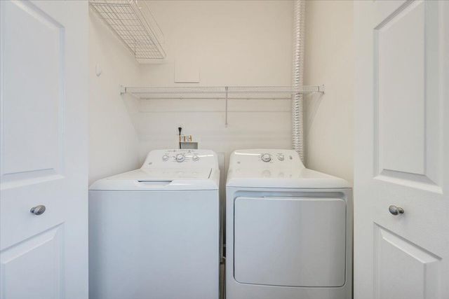 1137 Mariners Way Apt 37, Huddleston, VA 24104