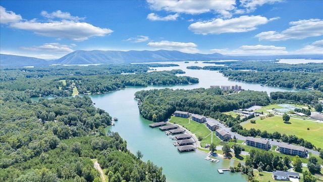 1137 Mariners Way Apt 37, Huddleston, VA 24104