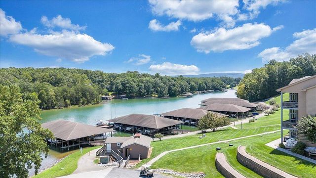 1137 Mariners Way Apt 37, Huddleston, VA 24104