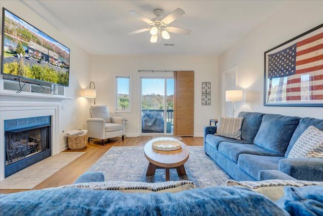 1137 Mariners Way Apt 37, Huddleston, VA 24104