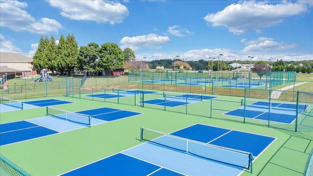 1137 Mariners Way Apt 37, Huddleston, VA 24104