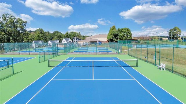 1137 Mariners Way Apt 37, Huddleston, VA 24104