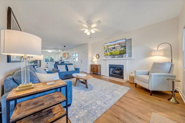 1137 Mariners Way Apt 37, Huddleston, VA 24104