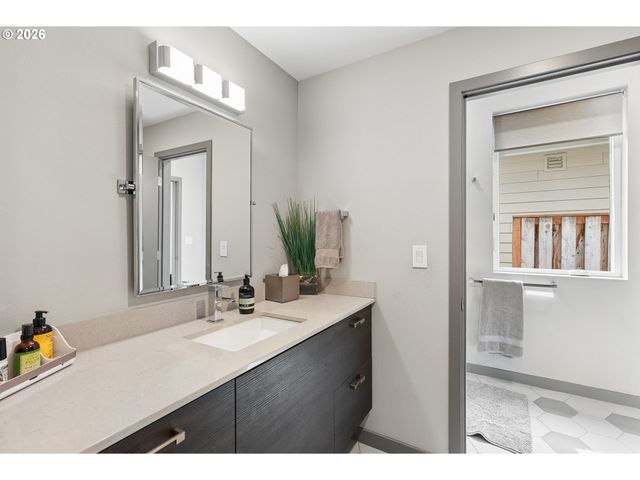 5321 CARMAN GROVE Ln, Lake Oswego, OR 97035