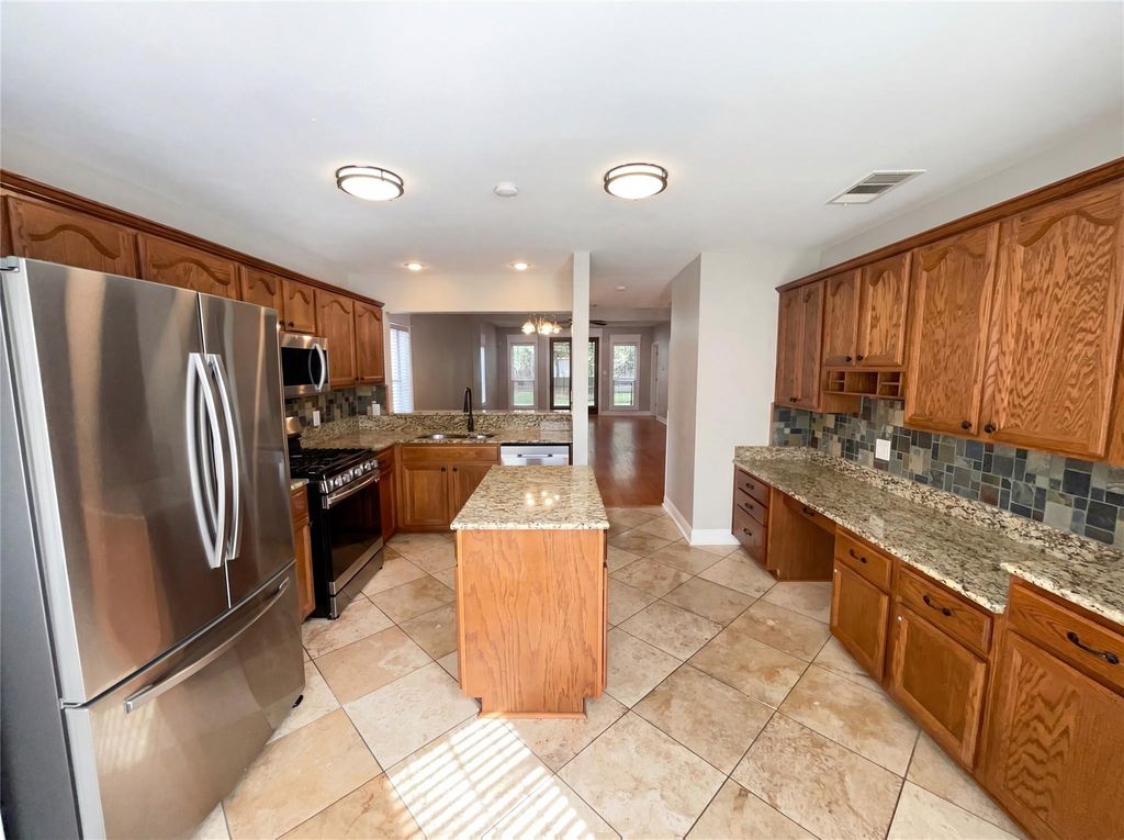 216 N Mount Rushmore DR, Cedar Park, TX 78613