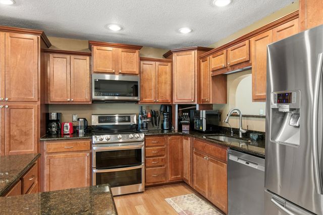 10822 Walnut Ridge Drive, Clive, IA 50325