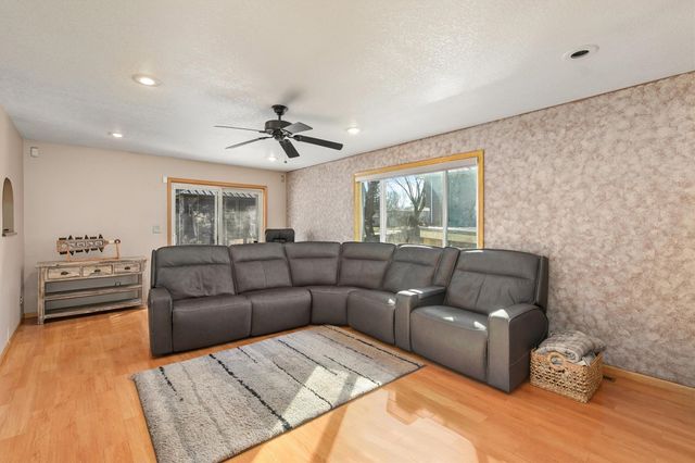 10822 Walnut Ridge Drive, Clive, IA 50325