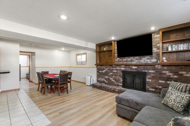 10822 Walnut Ridge Drive, Clive, IA 50325