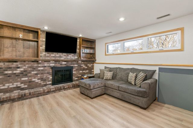 10822 Walnut Ridge Drive, Clive, IA 50325