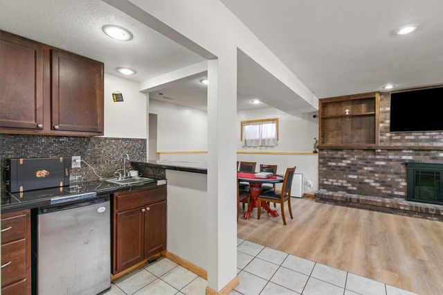 10822 Walnut Ridge Drive, Clive, IA 50325