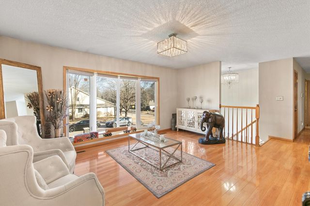 10822 Walnut Ridge Drive, Clive, IA 50325