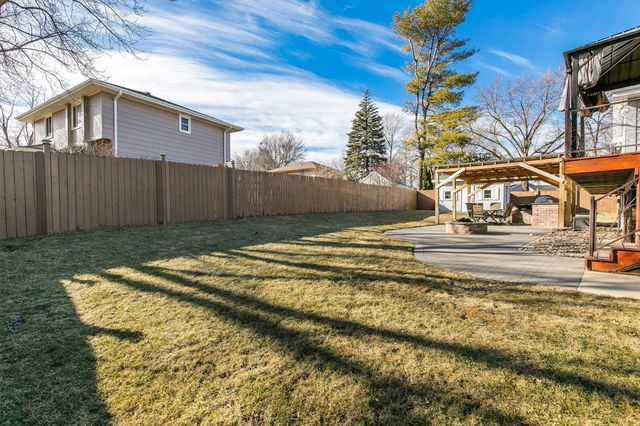 10822 Walnut Ridge Drive, Clive, IA 50325