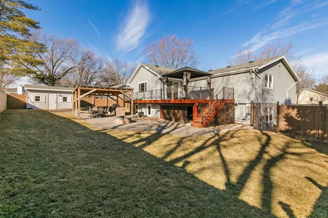 10822 Walnut Ridge Drive, Clive, IA 50325