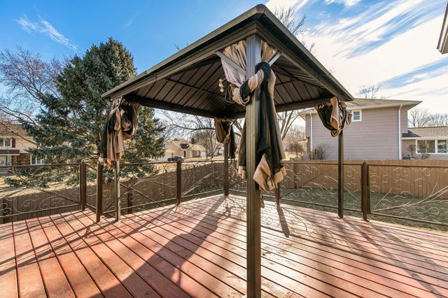 10822 Walnut Ridge Drive, Clive, IA 50325