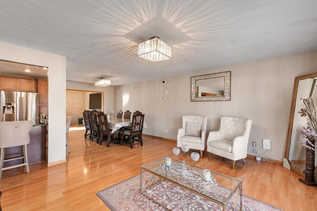 10822 Walnut Ridge Drive, Clive, IA 50325