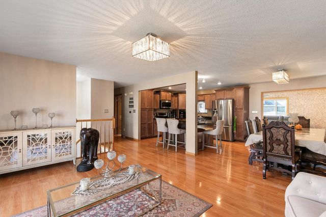 10822 Walnut Ridge Drive, Clive, IA 50325