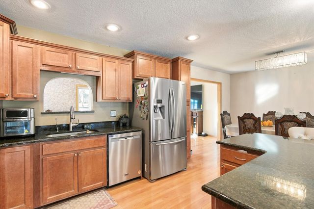 10822 Walnut Ridge Drive, Clive, IA 50325