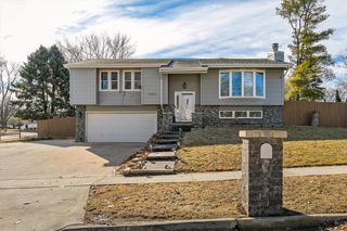 10822 Walnut Ridge Drive, Clive, IA 50325