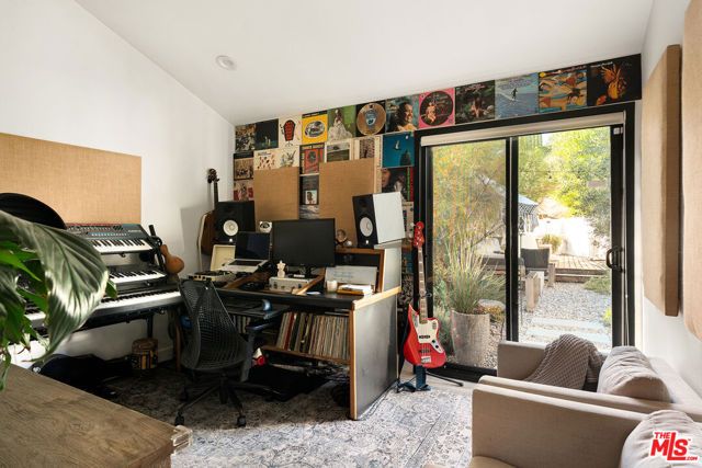 22667 Margarita Drive, Woodland Hills (los Angeles), CA 91364