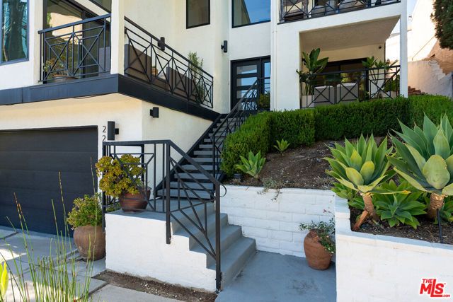 22667 Margarita Drive, Woodland Hills (los Angeles), CA 91364