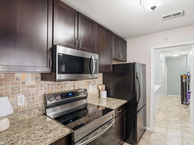 52124 Naugatuck Drive, Macomb, MI 48042