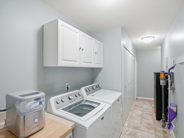 52124 Naugatuck Drive, Macomb, MI 48042