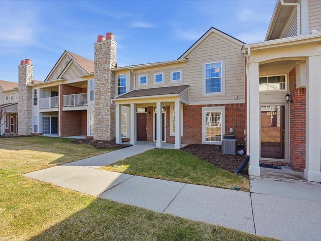 52124 Naugatuck Drive, Macomb, MI 48042