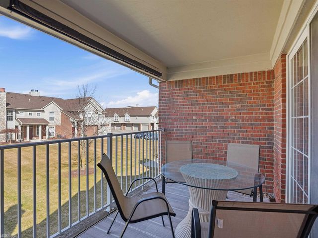 52124 Naugatuck Drive, Macomb, MI 48042