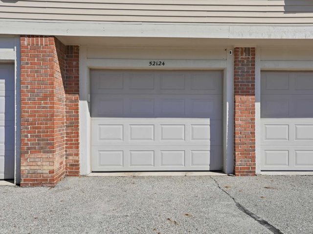 52124 Naugatuck Drive, Macomb, MI 48042